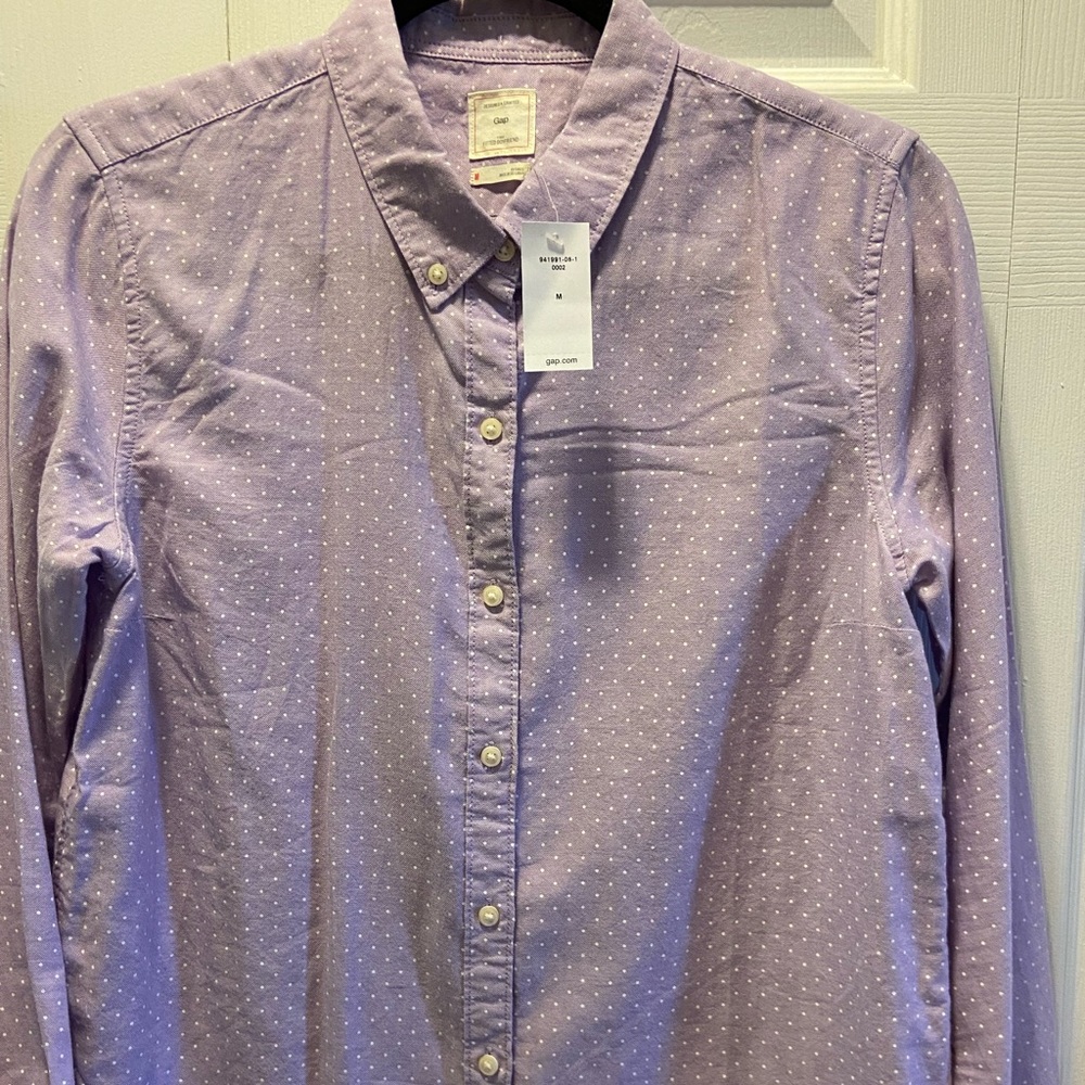 GAP PURPLE POLKA DOT FITTED BOYFRIEND BUTTON DOWN WOMEN’S SHIRT. P-P 19”